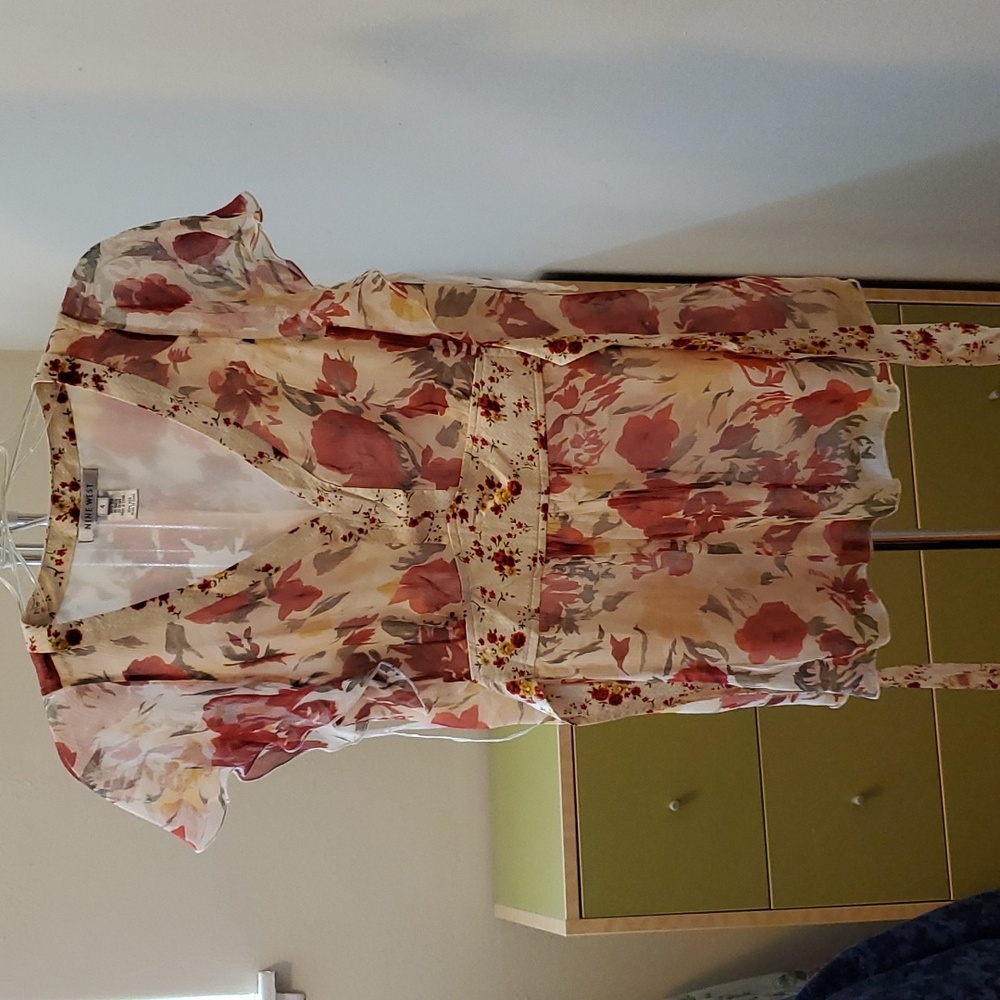 NWT NINE WEST TOP.